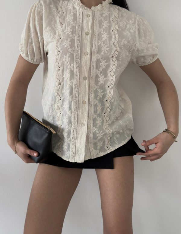 Kısa Kollu Vual Güpür Detaylı Bluz